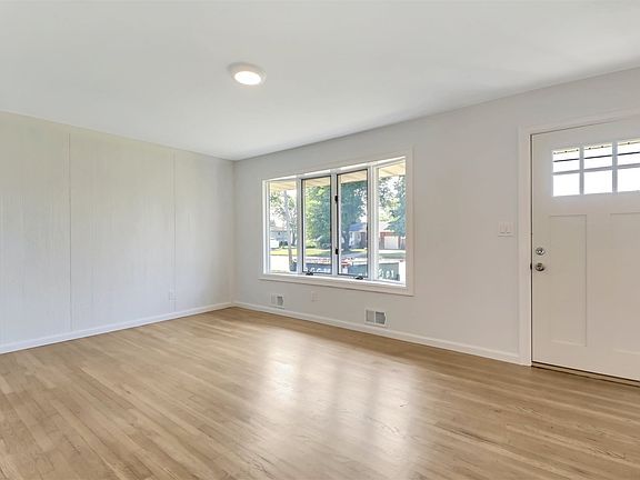 4th image of 255 Lake Ave