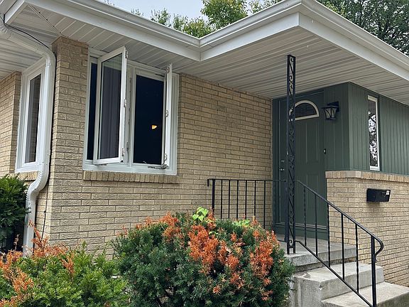 Exterior Entry of 6036
