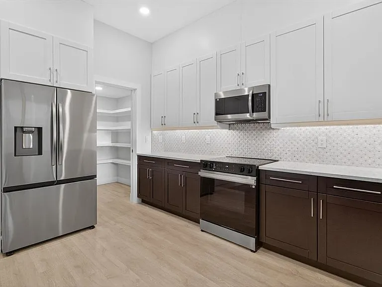 207 Athens St — Photo 33