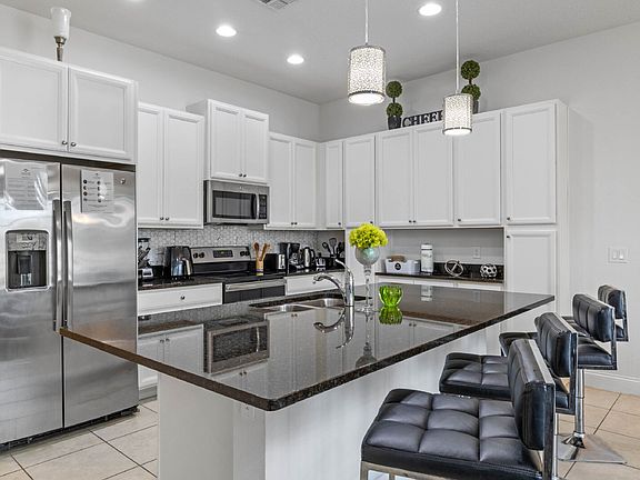 3rd image of 290 Captiva Dr