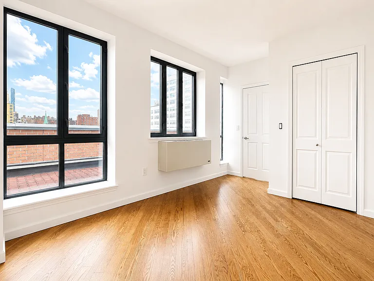 401 W 22nd St #PHC — Photo 12