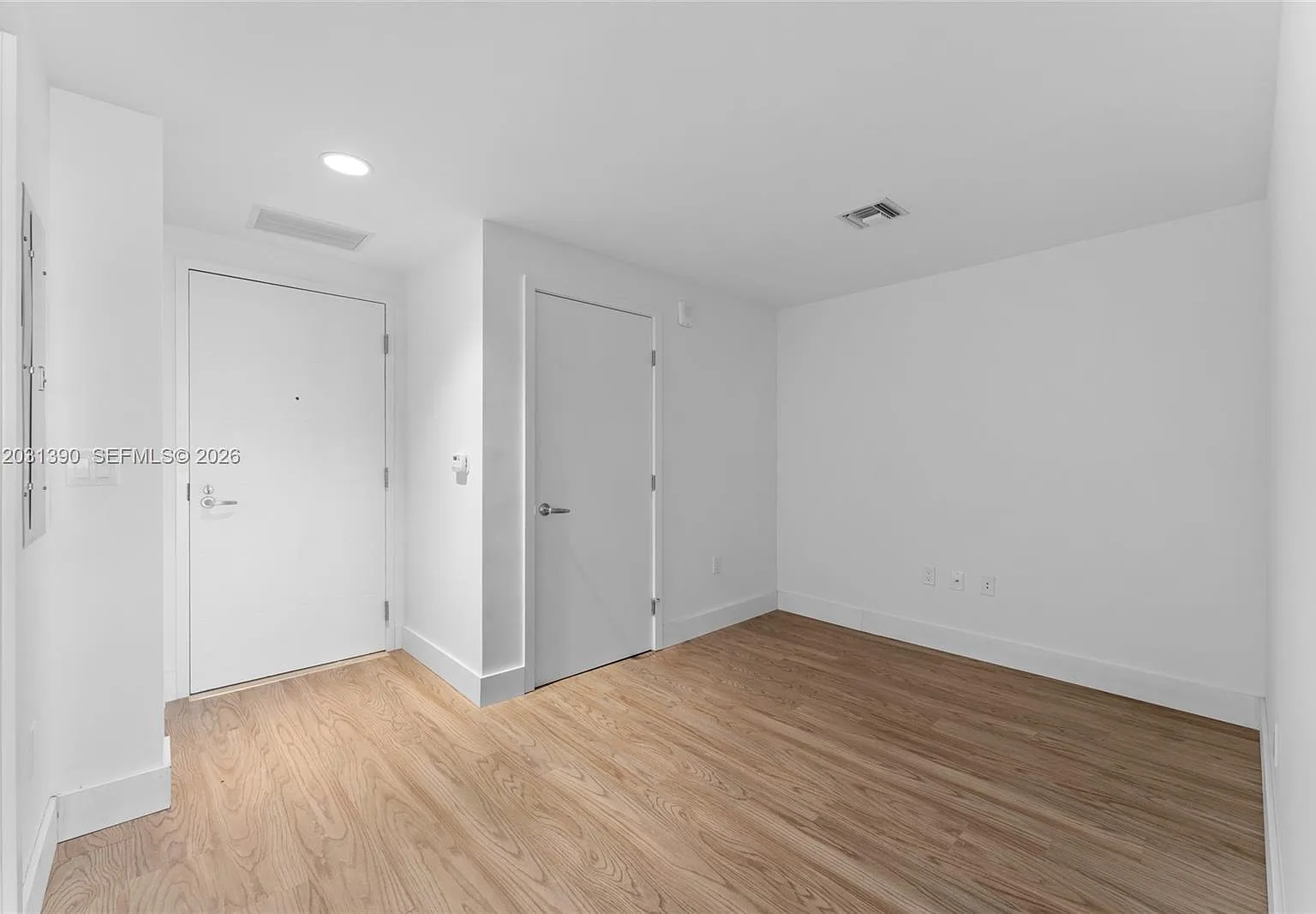 The Harbour South Condo — Photo 2