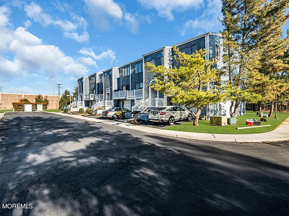 4th image of 4 Black Pine Ln