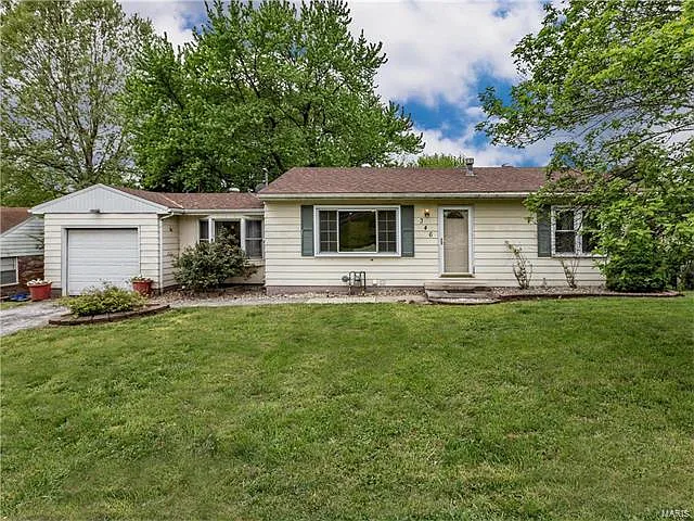 346 Hillview Dr photo 1