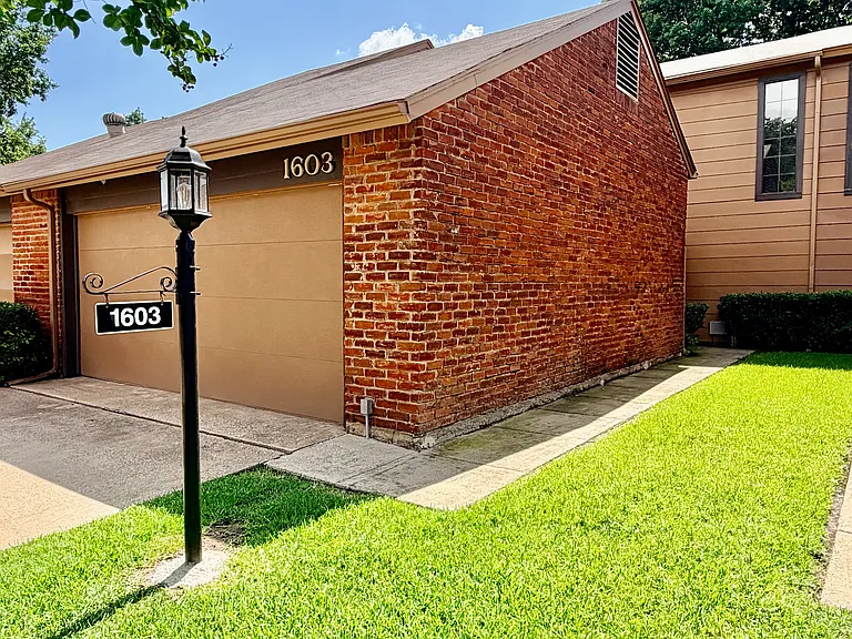 1603 Brentwood Dr — Photo 3