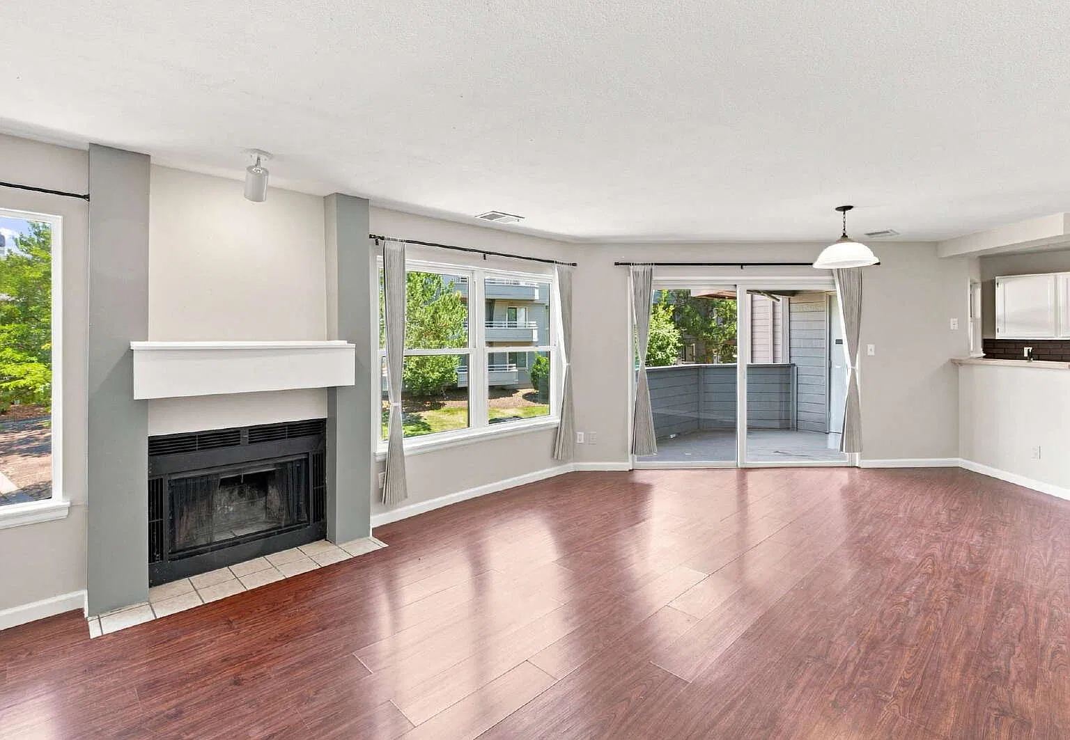 2 bed, 1.5 bath, 1035 sqft, $1,200 — Photo 4