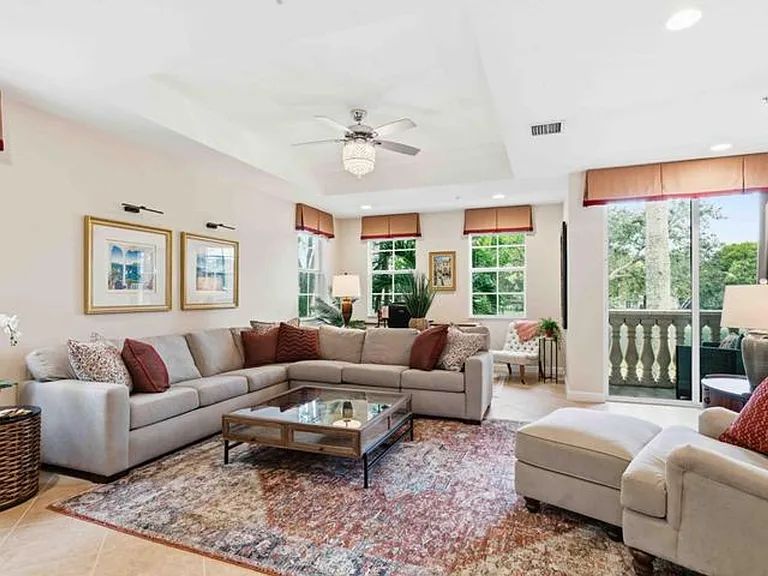11850 Valencia Gardens Ave — Photo 4