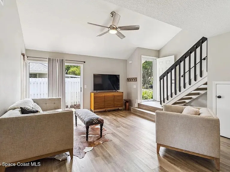 718 Fairway Dr — Photo 4
