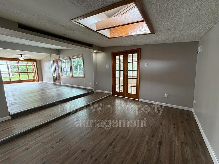 810 Saint Anthony Ln — Photo 9
