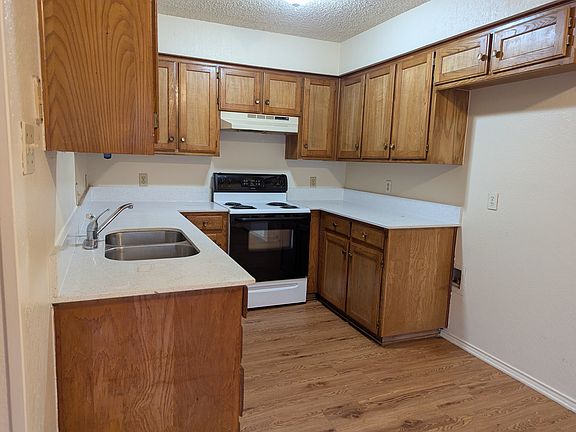 4th image of 942 Irene St
