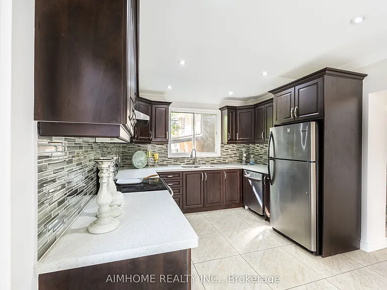 471 Cummer Ave — Photo 10