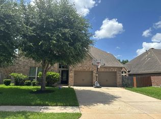 13511 Silent Walk Dr, Pearland, TX 77584