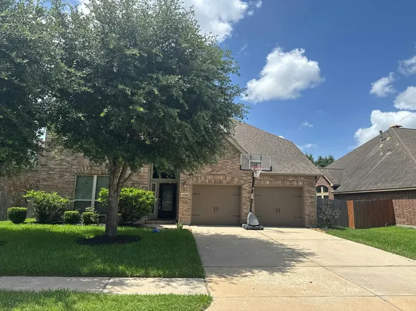 13511 Silent Walk Dr, Pearland, TX 77584