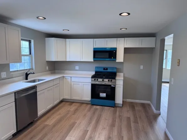 1099 River St #3, Hyde Park, MA 02136