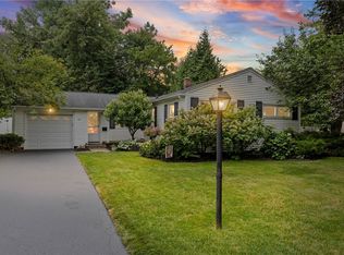 35 Valley View Dr, Penfield, NY 14526