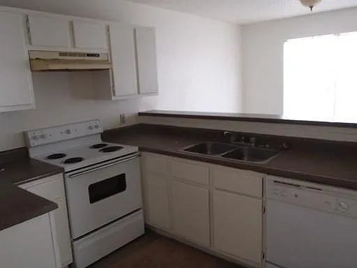 3 bed, 2.0 bath, 1118 sqft, $950 — Photo 3