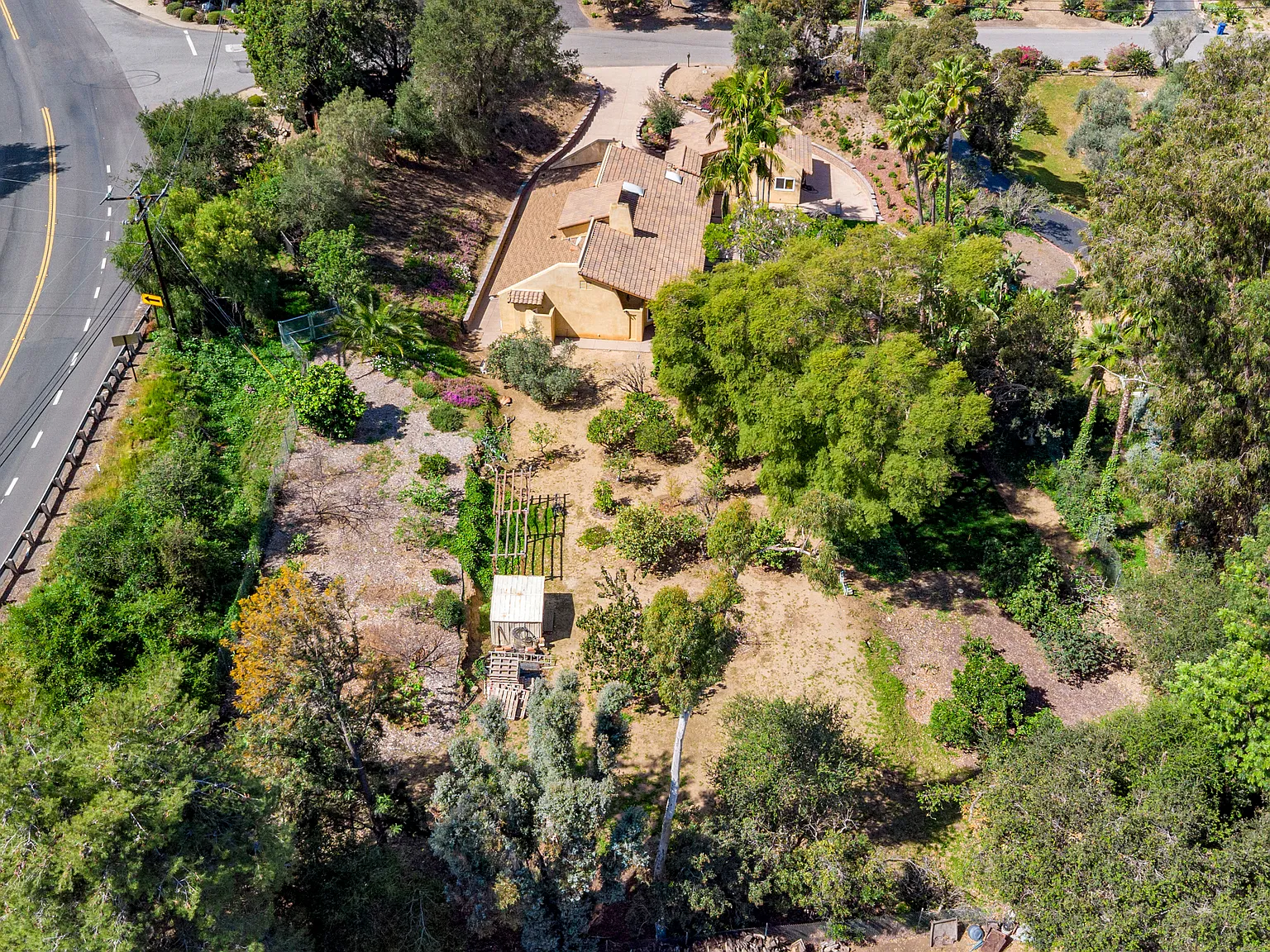 5 bed, 2382 sqft, $4,500 — Photo 3