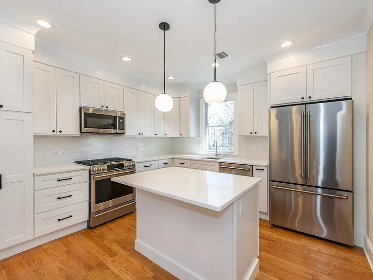 3 Irving Pl #A — Photo 4