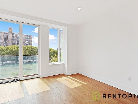 4th image of 59 Montrose Ave #4S