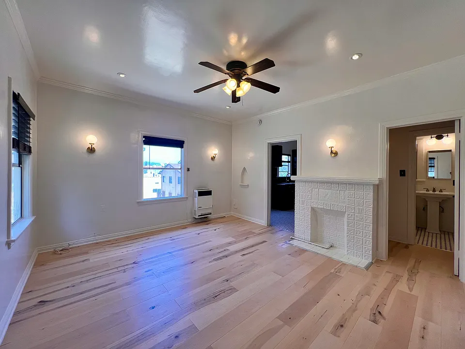 535 N Alexandria Ave #206