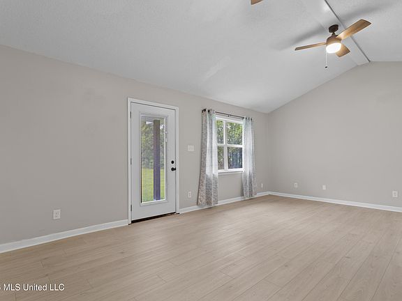 4th image of 15380 Three Rivers Rd