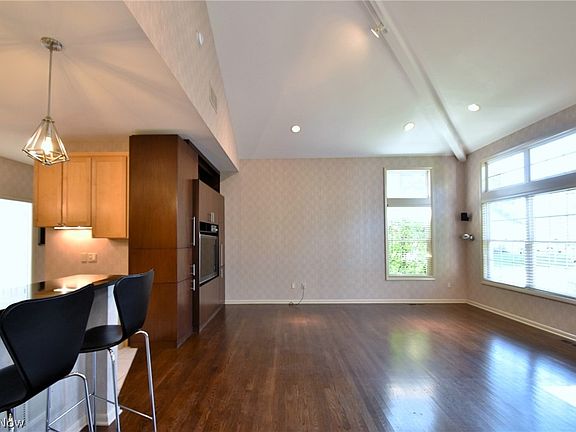 4th image of 38 Orchard Cir