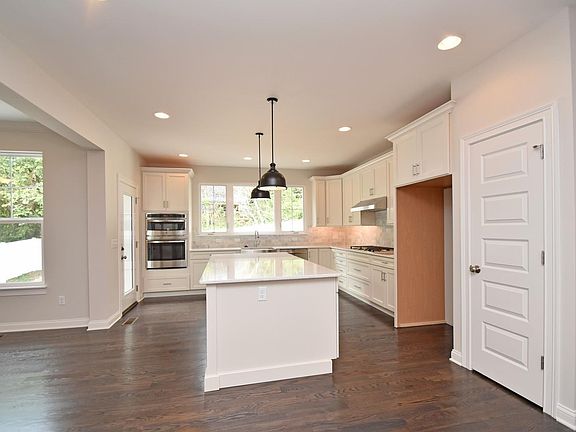 3rd image of 7241 Thomas Dr