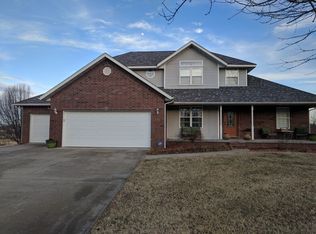 828 S Pheasant Run Dr, Aurora, MO 65605