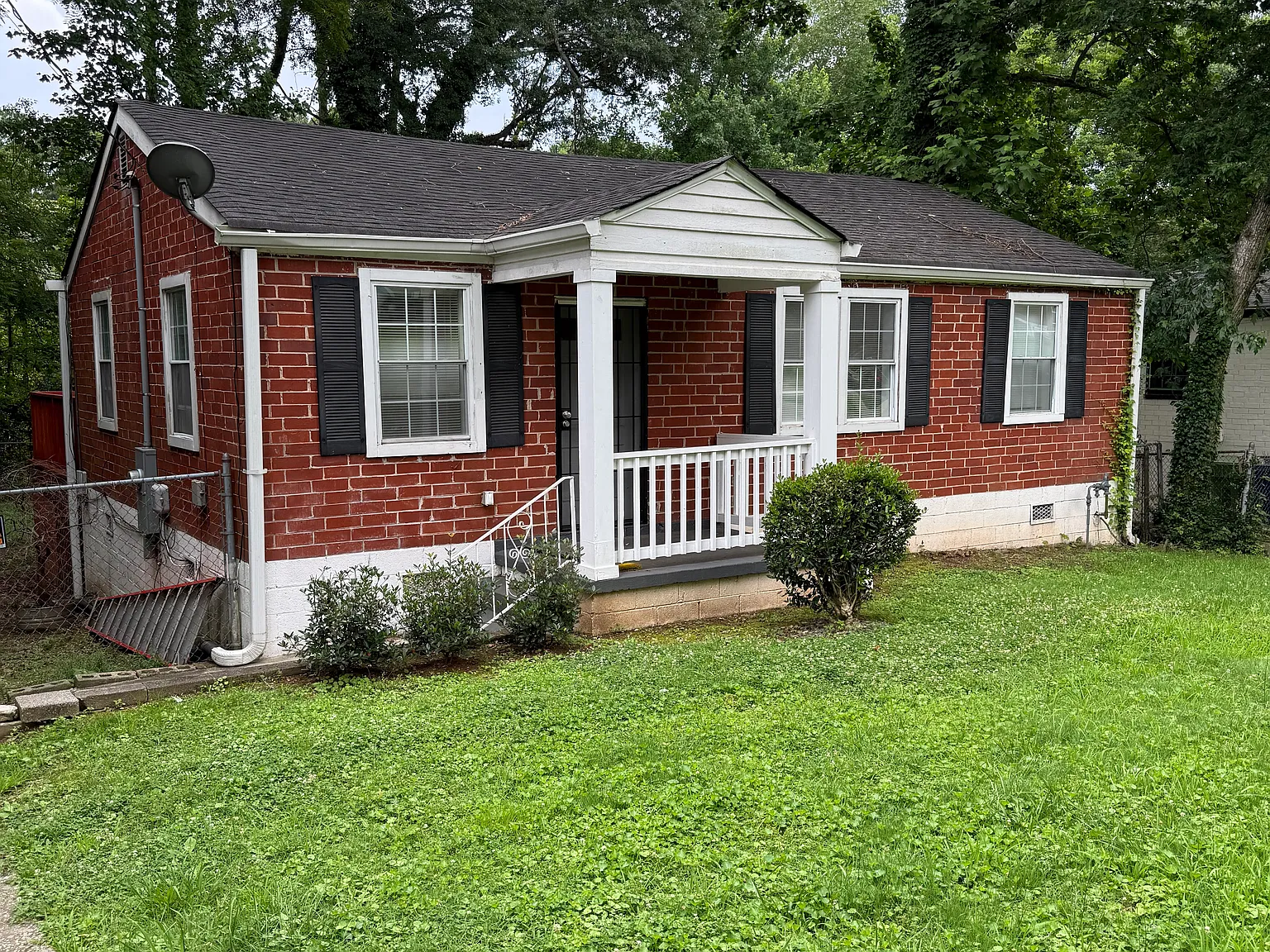 3 bed, 975 sqft, $1,675 — Photo 1