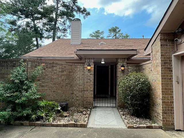 3 bed, 2.0 bath, 1696 sqft, $1,900 — Photo 2