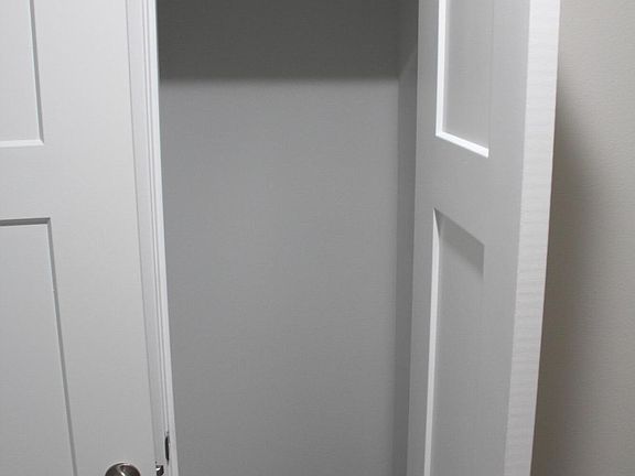 4th image of 408 E Becky #E