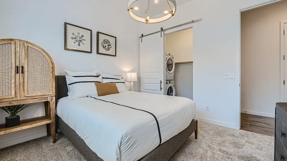 3263 W Peak View Rd — Photo 3
