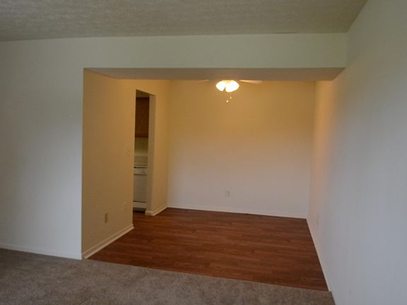 5th image of 2499 Woodhill Dr APT 9