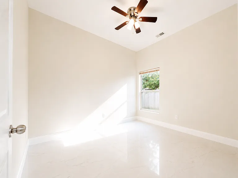 1636 Thoroughbred Dr — Photo 16