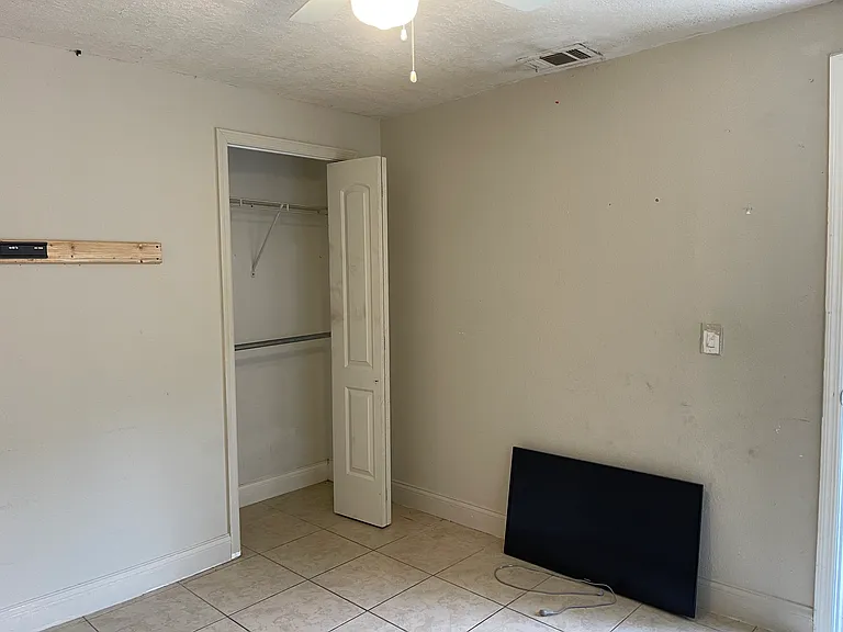 916 Sumner St — Photo 9