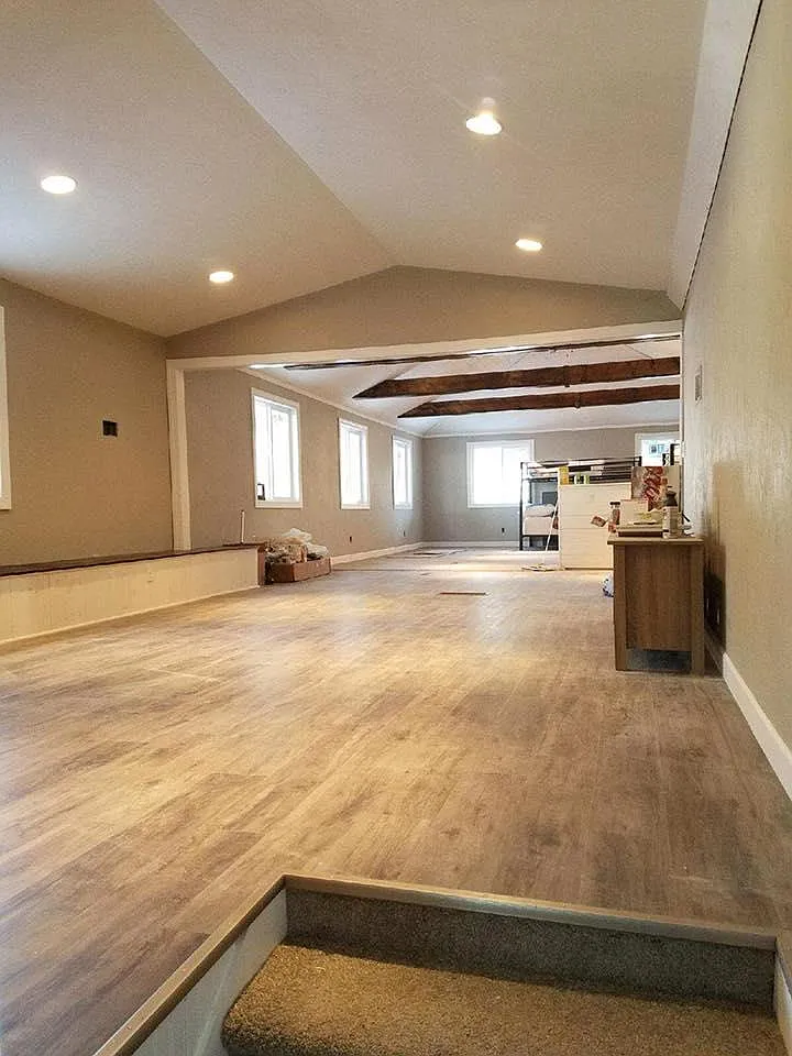 6 bed, 2400 sqft, $3,200 — Photo 2