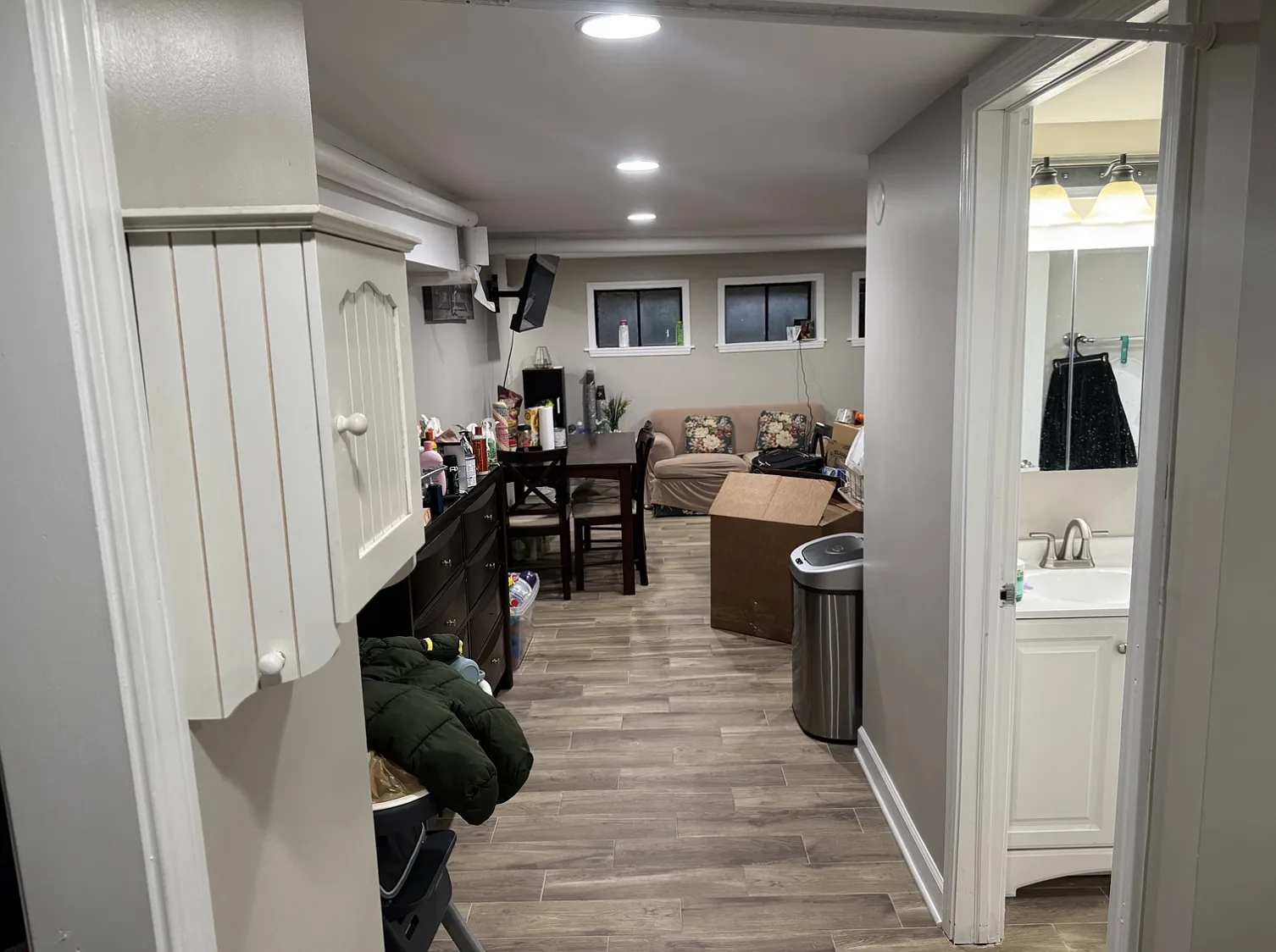 Renovated, Spacious Studio in Amazing Downtown Skokie!Walk to Metra, Parking Available! — Photo 3