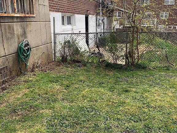 3rd image of 3606 Woodhaven Rd