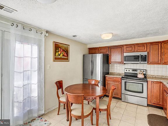 2nd image of 7467 Lone Star Rd