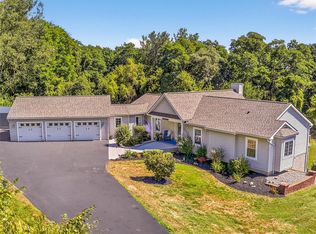 1022 Middle Rd, Rush, NY 14543