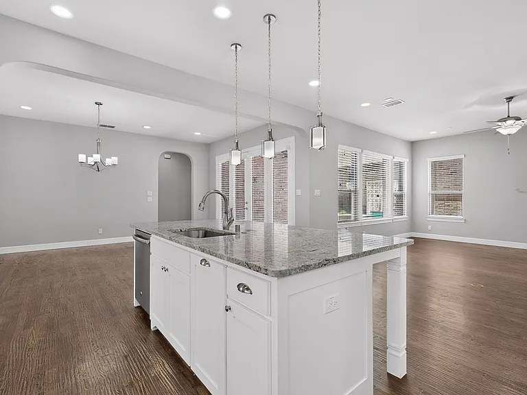 8261 Kentland Dr — Photo 17