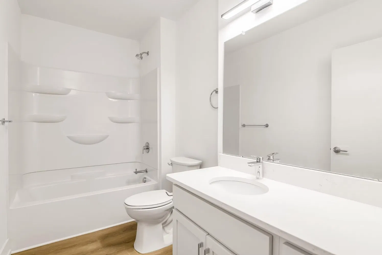 2 bed, 950 sqft, $1,989 — Photo 2