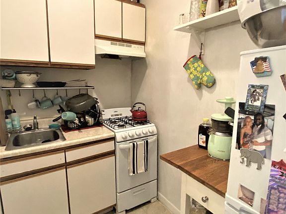 5th image of 103 W 74th St APT 9