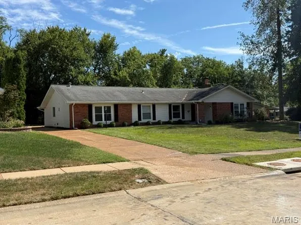 502 Iron Lantern Dr, Ballwin, MO 63011