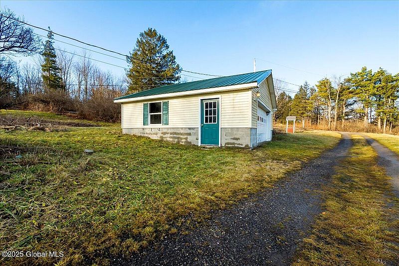 5th image of 264 Beacon Road