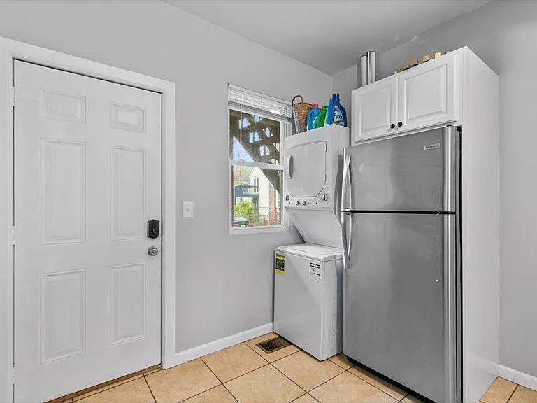 58 Vernon St #1 — Photo 16