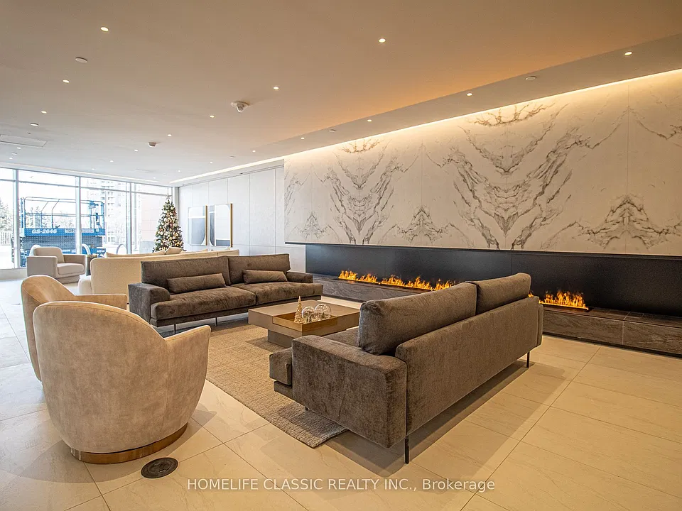 30 Upper Mall Way #616