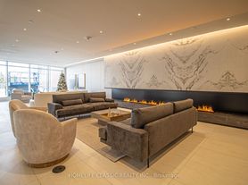30 Upper Mall Way