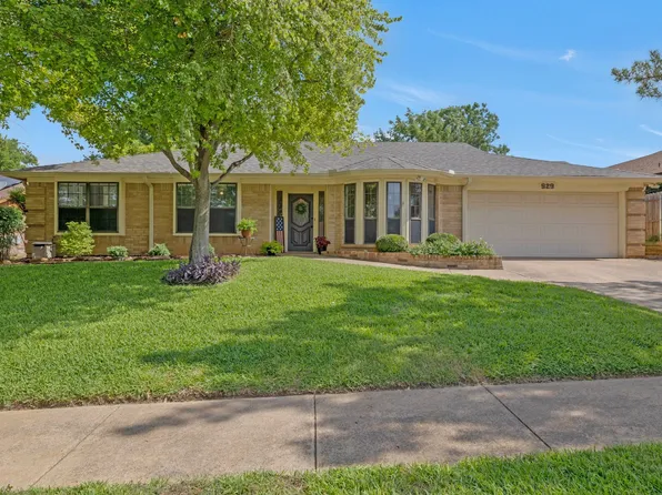 929 Clear View Dr, Bedford, TX 76021