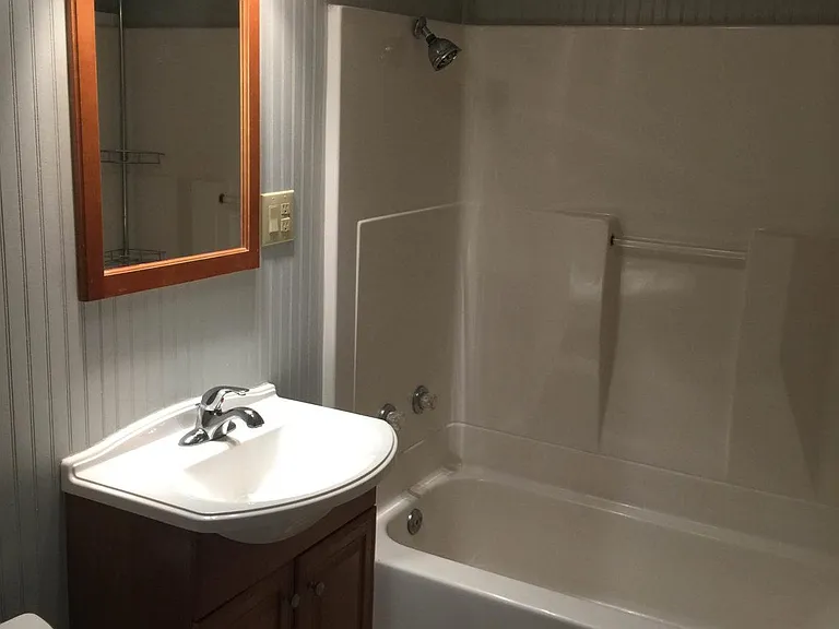 1124 W Marsh St — Photo 6
